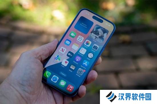 曝iPhone 18全系标配自研芯片：高通博通全被放弃!